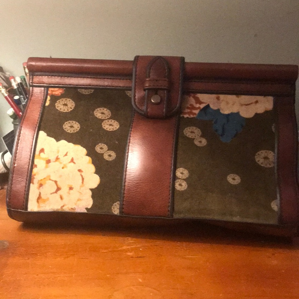 Fossil Carpet Clutch